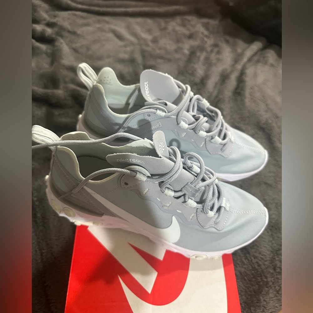 Nike Light Gray Running Shoes